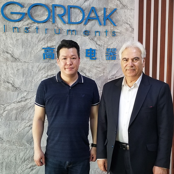 2019-4-14 Iran client Faraji come to visit our office and take some sample back.